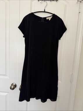 Michael Kors Black Short-Sleeve Pleated-Hem Dress